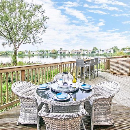 Coot Cottage - Holiday House With Fantastic Lake Views Somerford Keynes Exterior photo