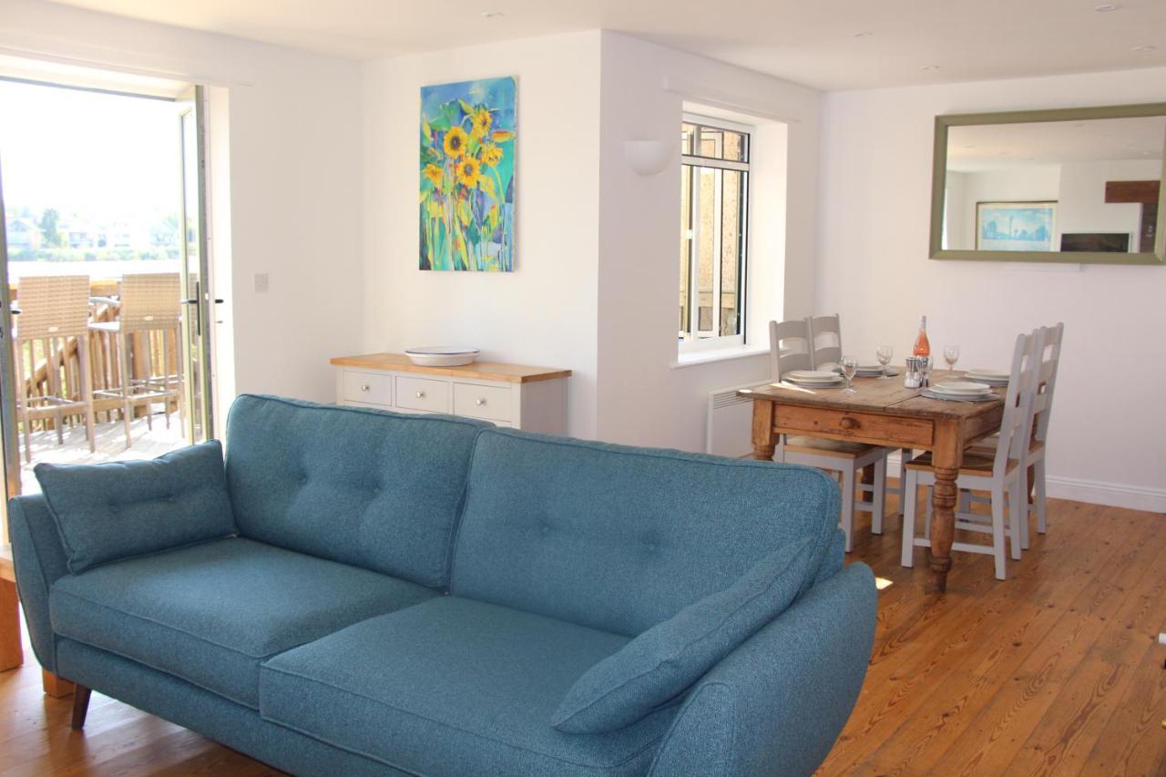 Coot Cottage - Holiday House With Fantastic Lake Views Somerford Keynes Exterior photo
