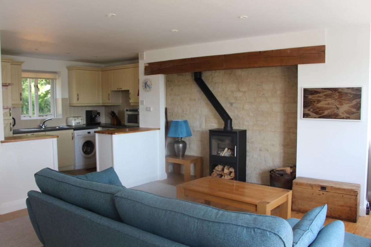 Coot Cottage - Holiday House With Fantastic Lake Views Somerford Keynes Exterior photo