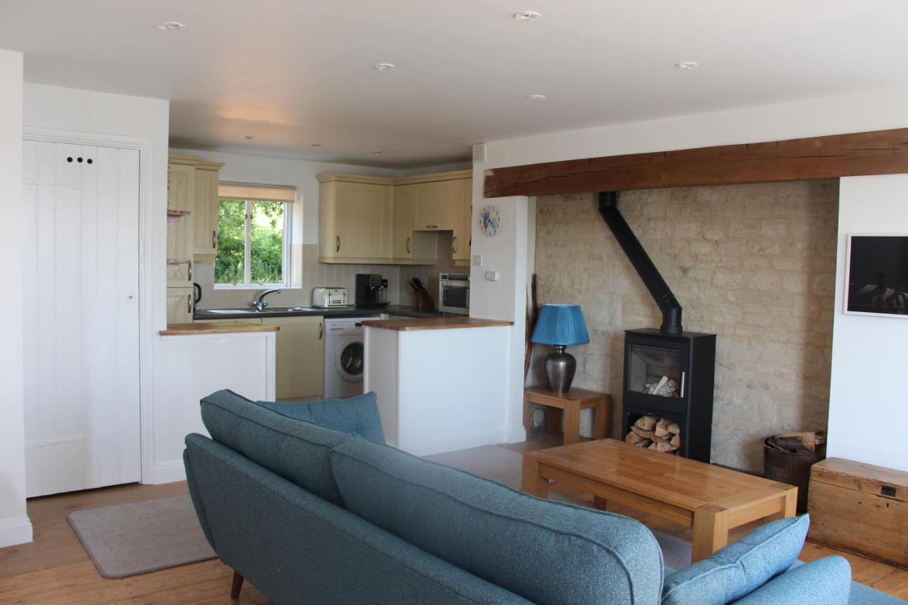 Coot Cottage - Holiday House With Fantastic Lake Views Somerford Keynes Exterior photo