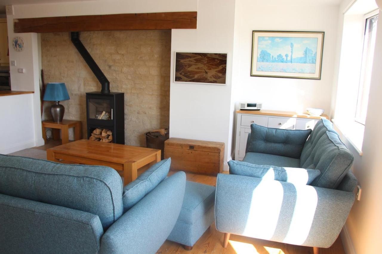 Coot Cottage - Holiday House With Fantastic Lake Views Somerford Keynes Exterior photo