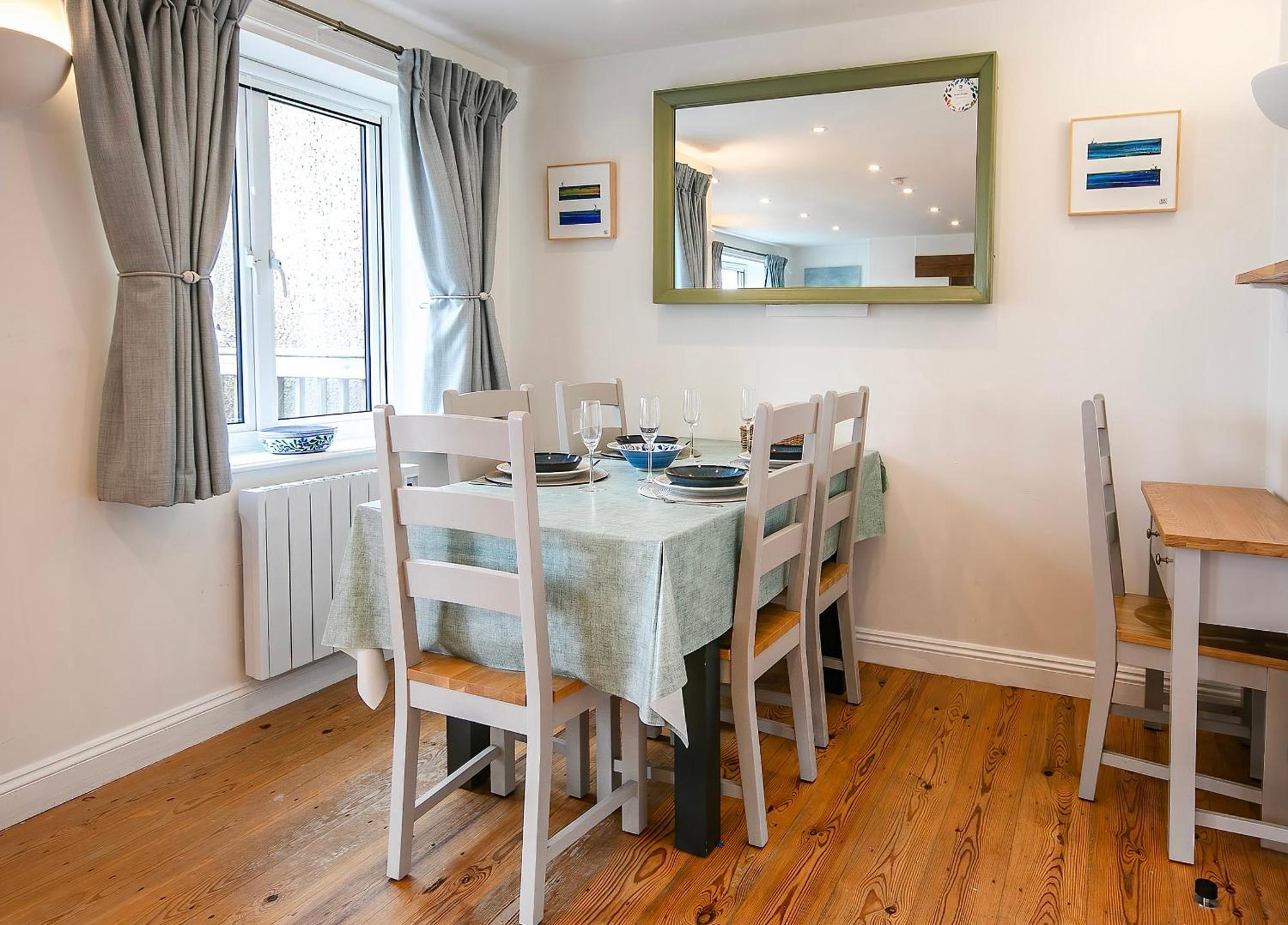 Coot Cottage - Holiday House With Fantastic Lake Views Somerford Keynes Exterior photo